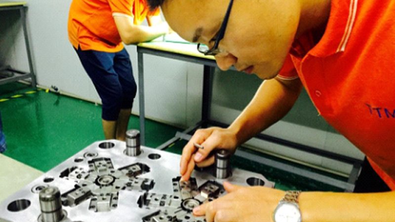 精密模具滑块：揭秘常用材料参数与选型逻辑