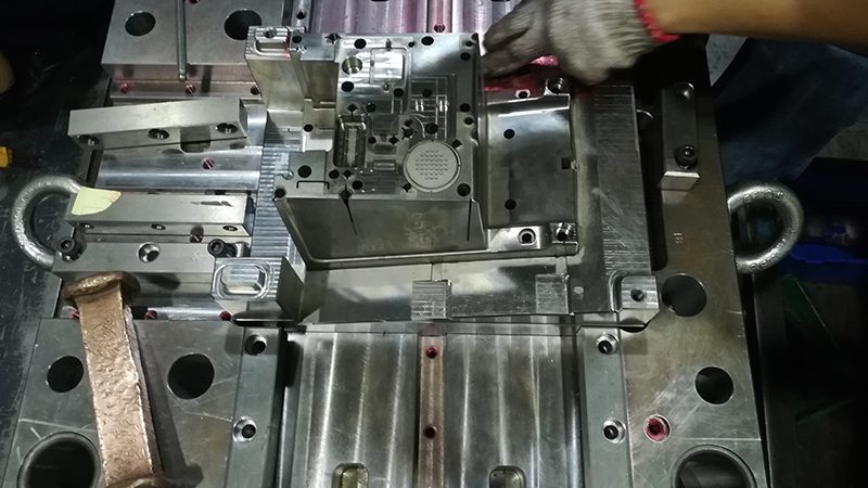 深圳精密模具加工：五大关键注意事项揭秘