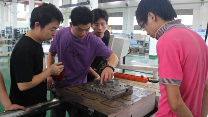 级进模常用钢材型号解析：性能与选型的关键考量